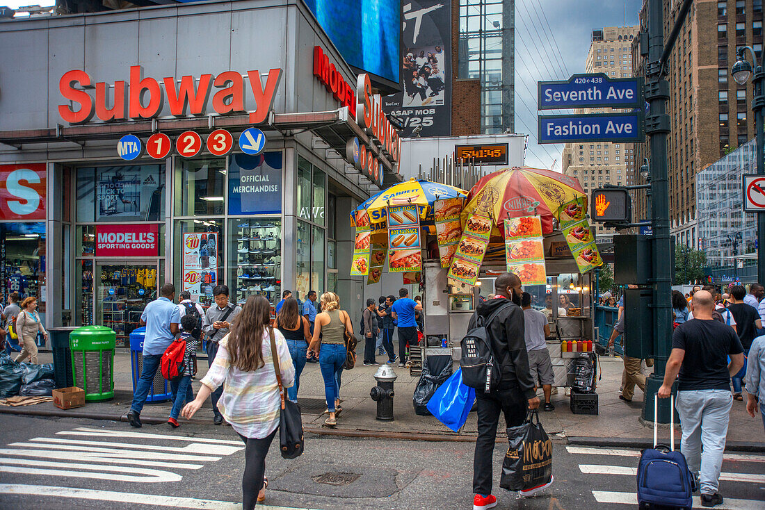 Hot dog stand at 7th avenue, Manhattan, New York City, New York State, USA