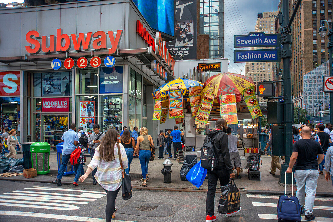 Hotdog-Stand in der 7th Avenue, Manhattan, New York City, New York State, USA