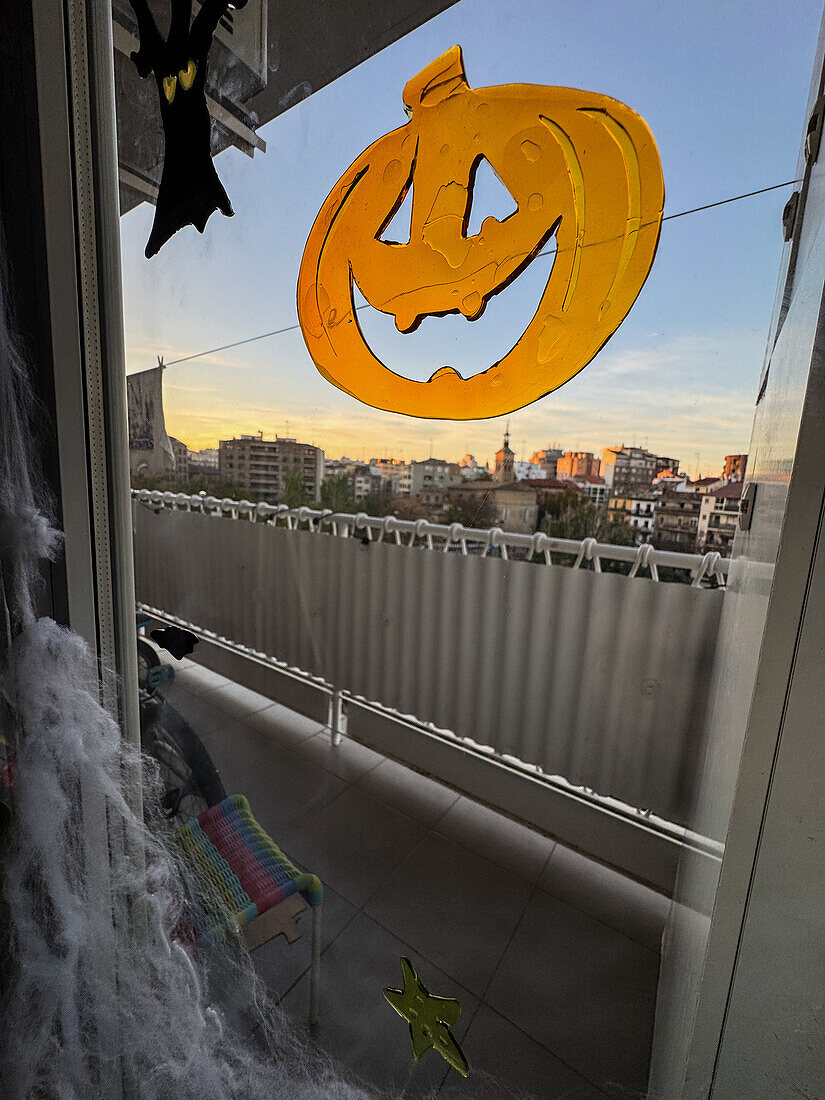 Halloween-Aufkleber am Hausfenster, Spanien