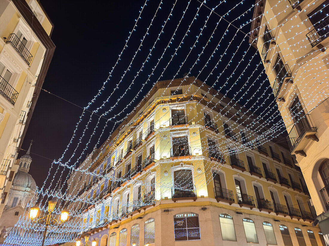 Weihnachten in den Straßen von Zaragoza, Aragonien, Spanien