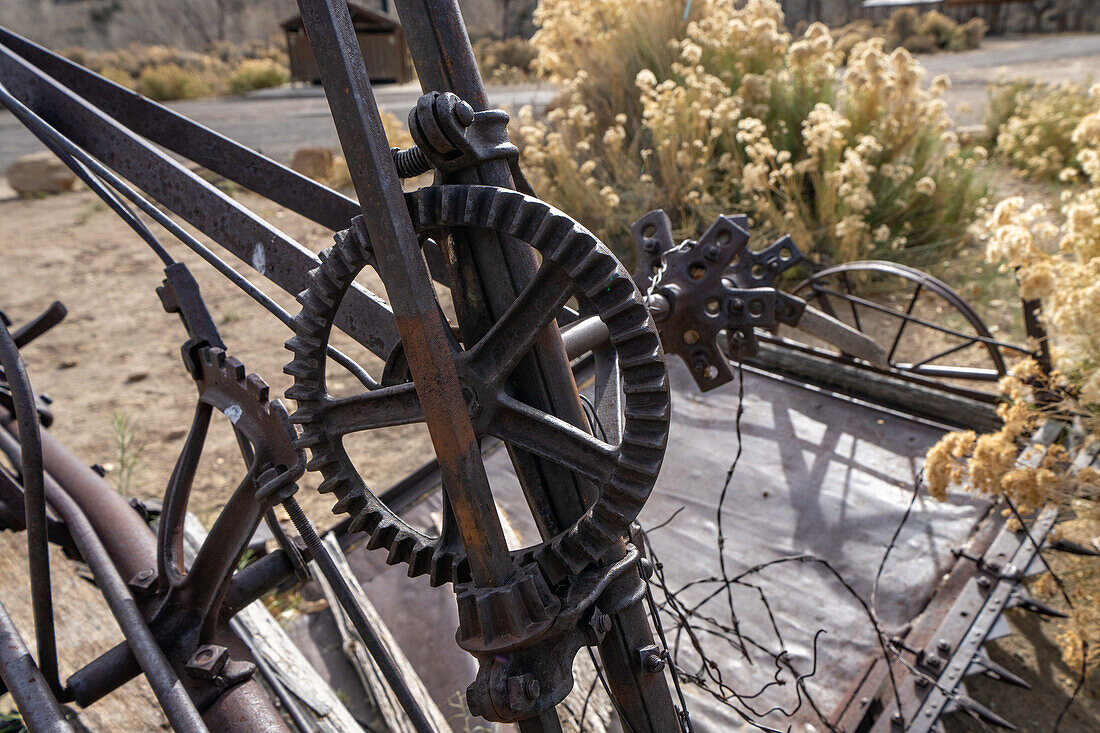 Mechanisches Detail einer alten Deering New Ideal Getreidebindemaschine in Cottonwood Glen im Nine Mile Canyon, Utah