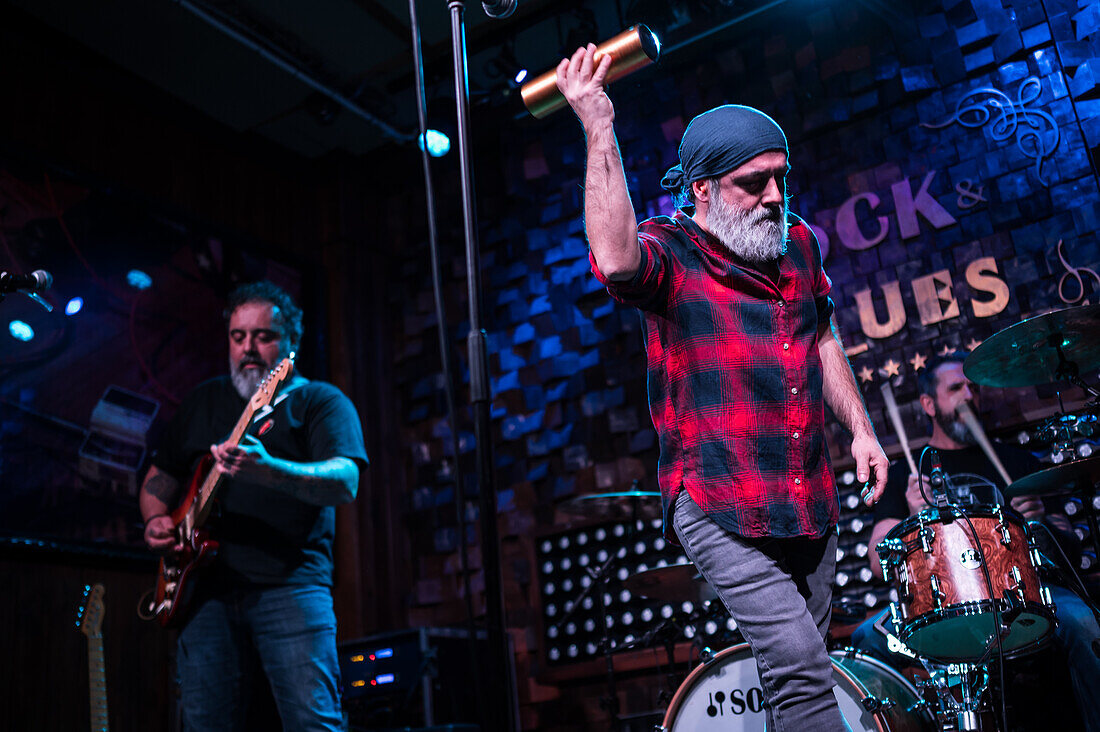 Wiedervereinigung der spanischen Rockband Mama Kin zur Feier des 20-jährigen Bestehens der Rock & Blues-Konzerthalle in Zaragoza, Spanien