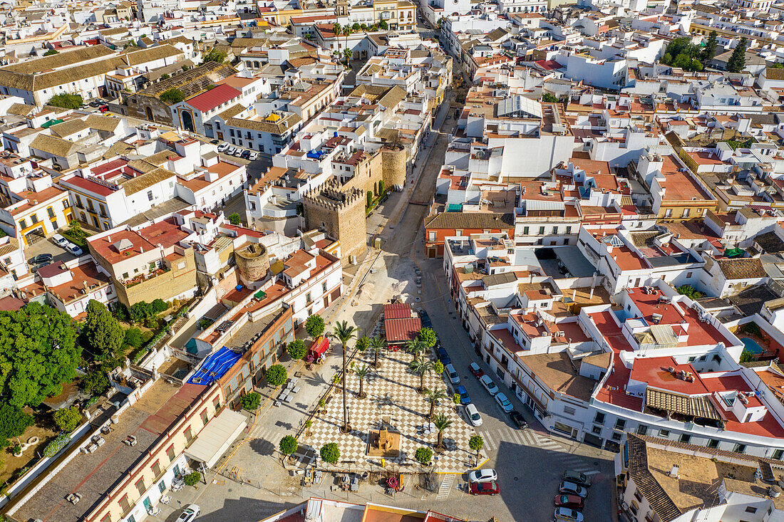 Luftaufnahme der Altstadt von Marchena in der Provinz Sevilla in Andalusien im Süden Spaniens. Der Platz Padre Alvarado
