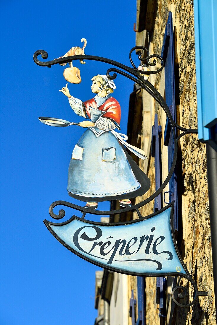 France, Morbihan, Rochefort en Terre, labelled les plus beaux villages de France (The Most Beautiful Villages of France), La Petite Bretonne creperie