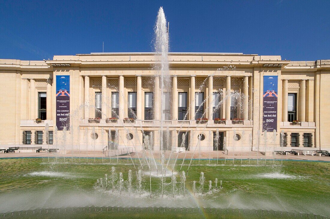 France, Hauts de Seine, Puteaux, Town Hall, building with Art Deco architecture, esplanade, pond and fountains