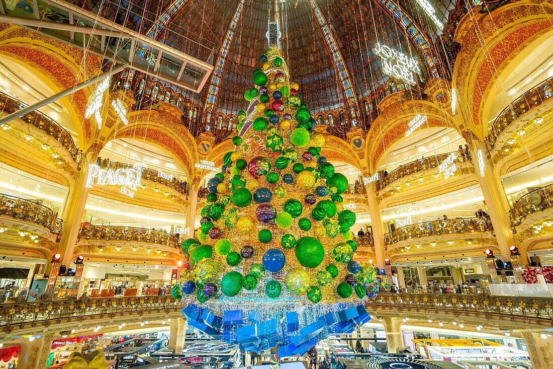 France, Paris, the Grand Magasin des Galaries Lafayettes, the Christmas tree