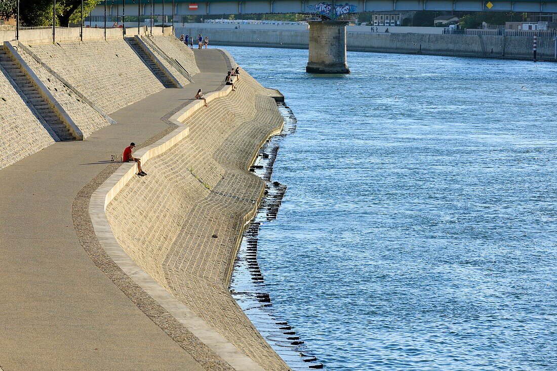 Frankreich, Bouches du Rhone, Arles, Anlegestelle Max Dormoy, Die Rhone