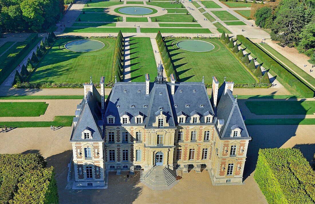 France, Hauts de Seine, Sceaux, the park and the castle housing the ile de France museum