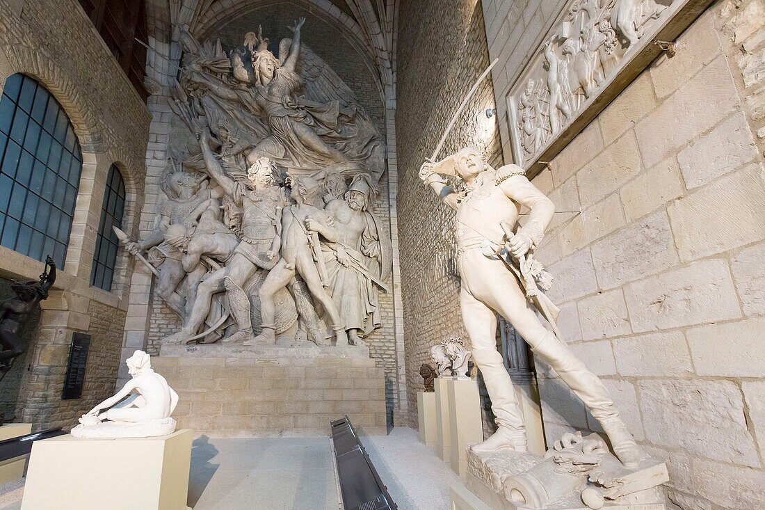 Frankreich, Cote d'Or, von der UNESCO zum Weltkulturerbe erklärte burgundische Kulturlandschaft, Dijon, Rude-Museum in der ehemaligen Kirche Saint Etienne de Dijon, Skulptur Le Depart des Volontaires de 1792, auch La Marseillaise de l'Arc de Triomphe de l'Etoile de Paris genannt, und Skulptur des Marechal Ney