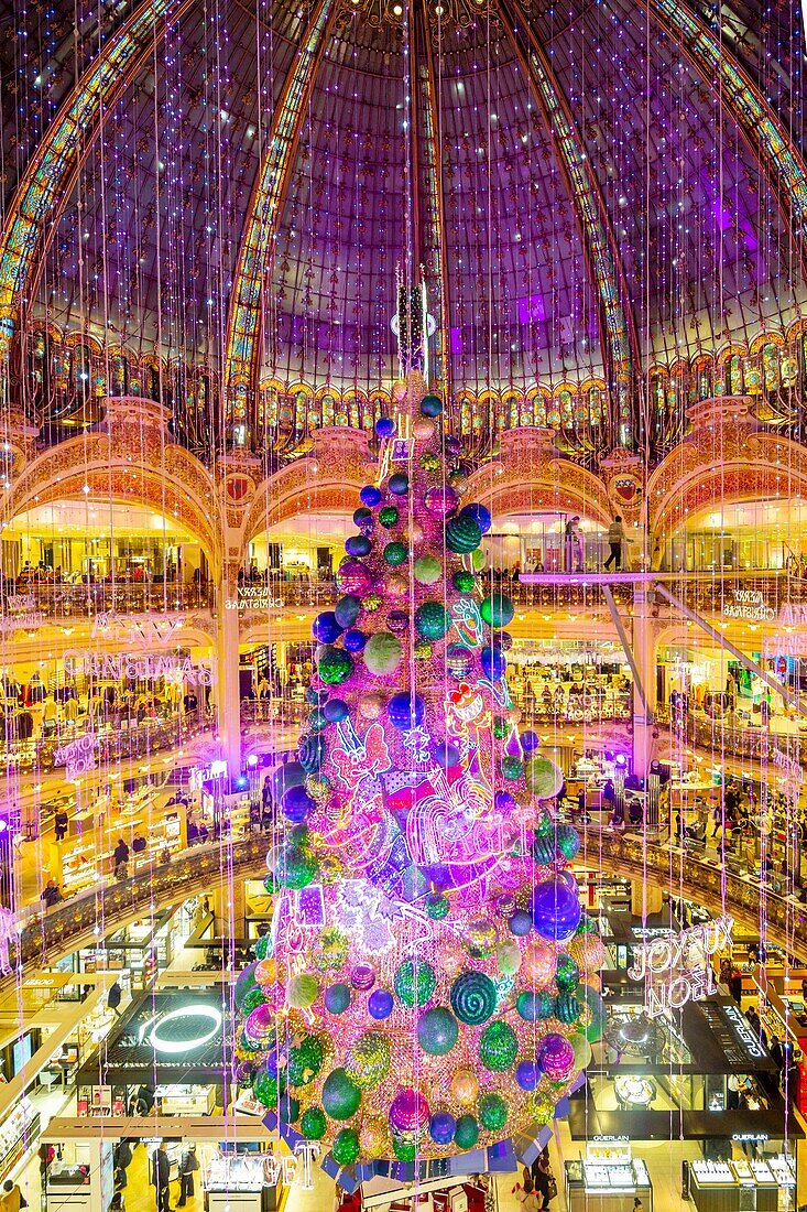 France, Paris, the Grand Magasin des Galaries Lafayettes, the Christmas tree