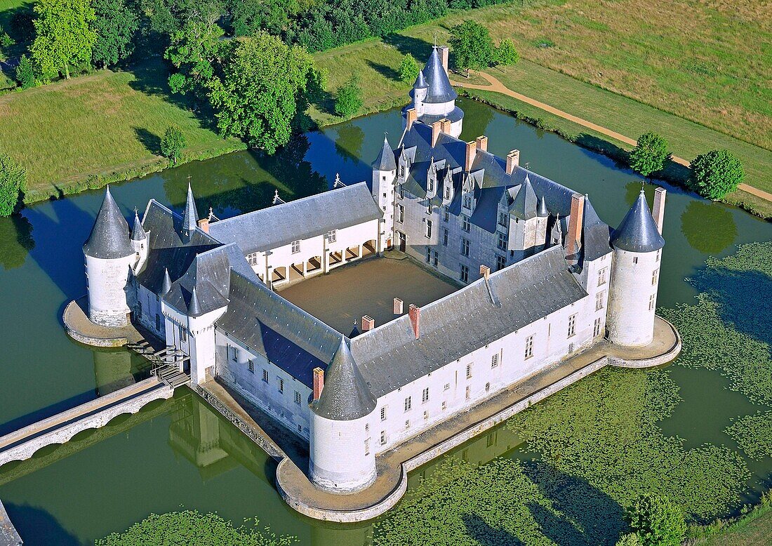 Frankreich, Maine et Loire, Ecuille, das Schloss von Le Plessis Bourre (Luftaufnahme)