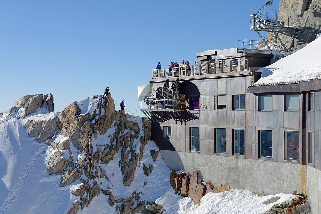 France, Haute Savoie, Chamonix Mont Blanc, the ridge of the aiguille du Midi (3848m)