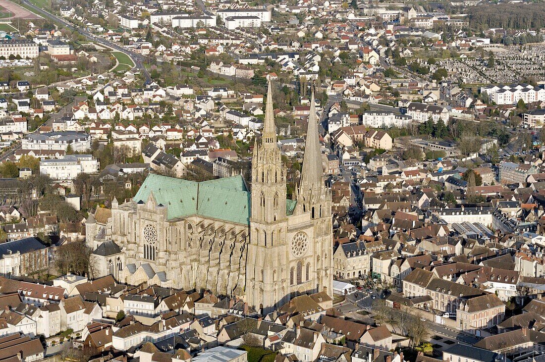 Frankreich, Eure et Loir, Chartres, Kathedrale Notre Dame, von der UNESCO zum Weltkulturerbe erklärt (Luftaufnahme)