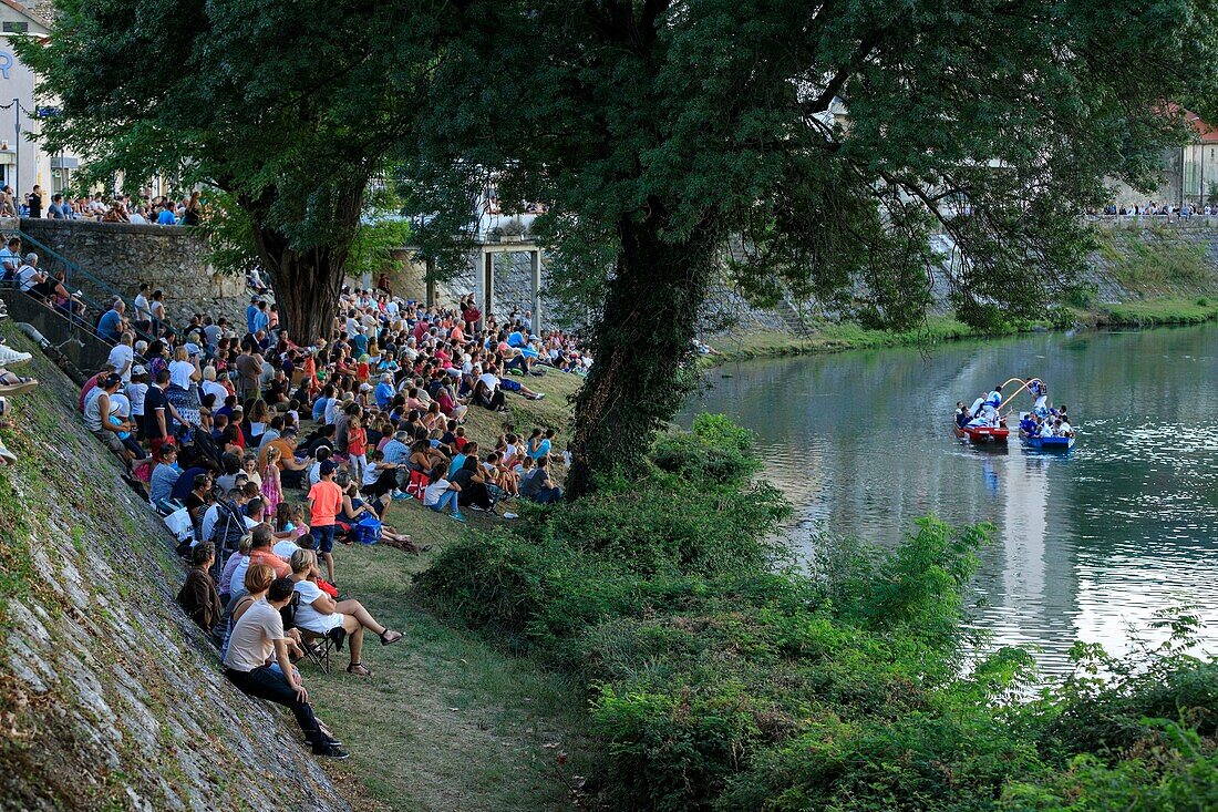 Frankreich, Drome, La Roche de Glun, Nautisches Fest am Becken von Les Musards, Ritterspiele