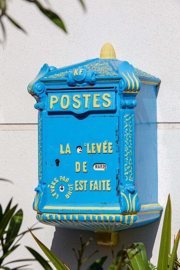 Frankreich, Hauts de Seine, Puteaux, Theaterplatz, ehemaliger Briefkasten von La Poste