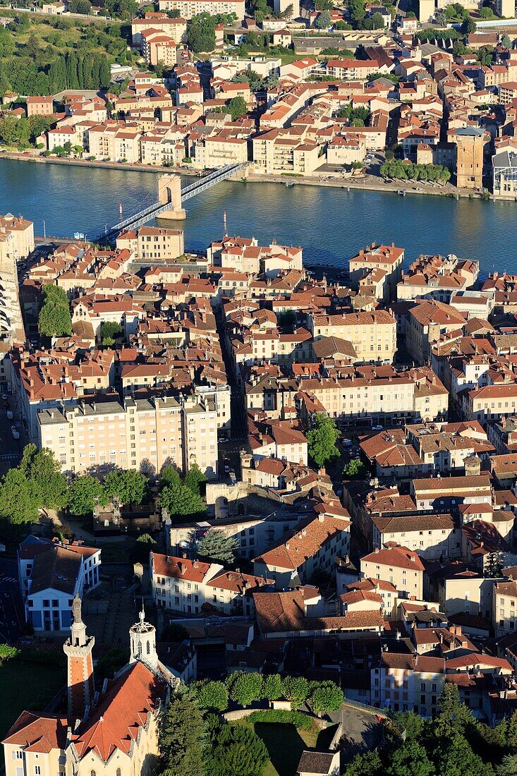 Frankreich, Isere, Vienne, Hängebrücke über die Rhone (Luftaufnahme)