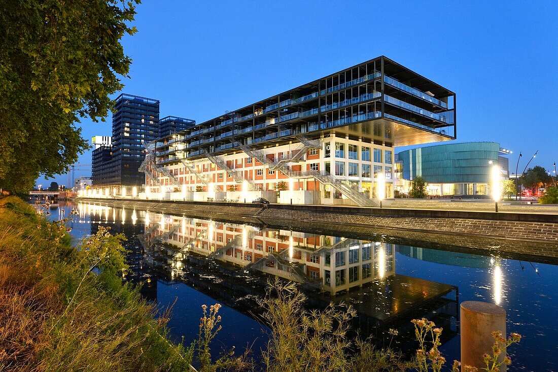 Frankreich, Bas Rhin, Straßburg, Entwicklung des Port du Rhin (Rheinhafen) und Umbau des Wellenbrechers von Bassin d'Austerlitz, Sanierung des Seegmuller-Lagers in Büros, Geschäfte und Unterkünfte durch das Büro Heintz-Kehr Architects und den Kinokomplex UGC Cine Cite