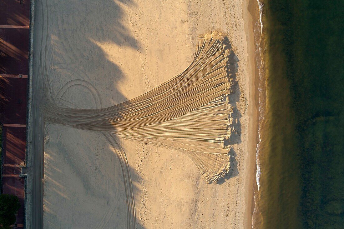 Frankreich, Gironde, Bassin d'Arcachon, Arcachon, Erfrischung am Strand Pereire (Luftaufnahme)