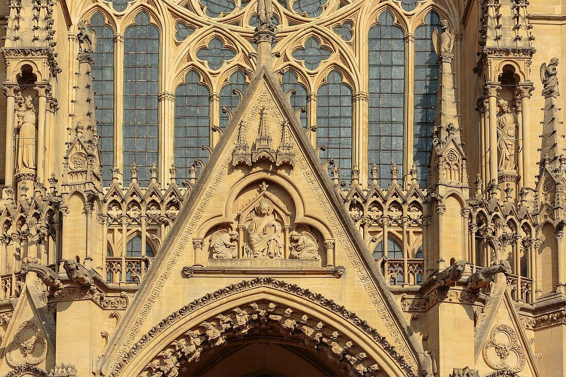 France, Moselle, Metz,Saint Etienne of Metz gothic cathedral, detail of the facade above the main portal