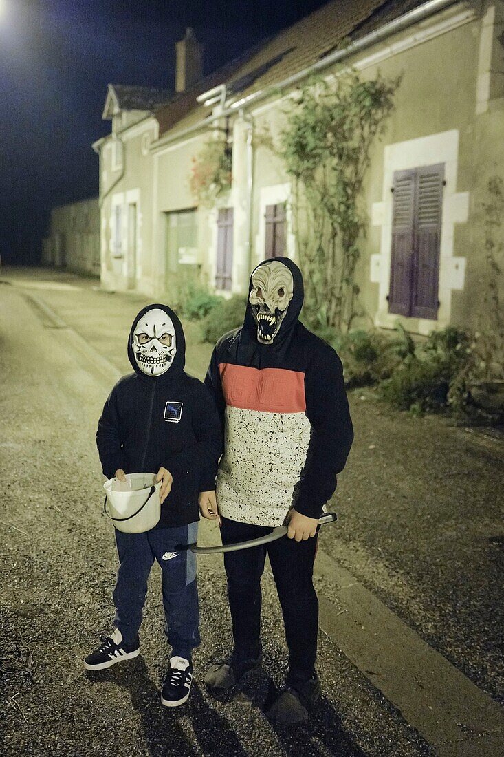 France, Cher, Veaugues, Disguised children for halloween