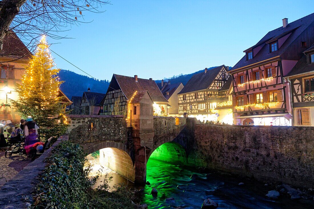 France, Haut Rhin, Alsace Wine Road, Kaysersberg, Christmas market, the fortified bridge