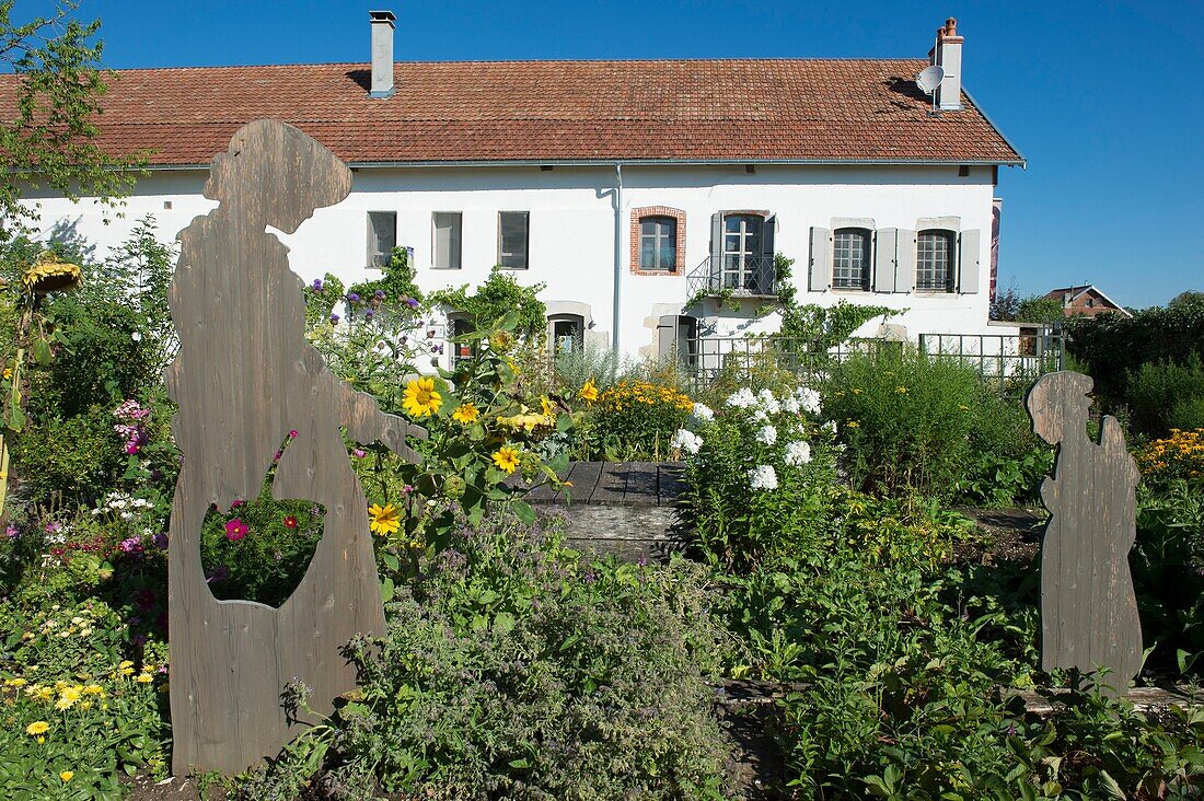 Frankreich, Doubs, Loue-Tal, der Bauernhof von Courbey bed and breakfast, Ausstellungsort in Flagey, der Garten von Maler