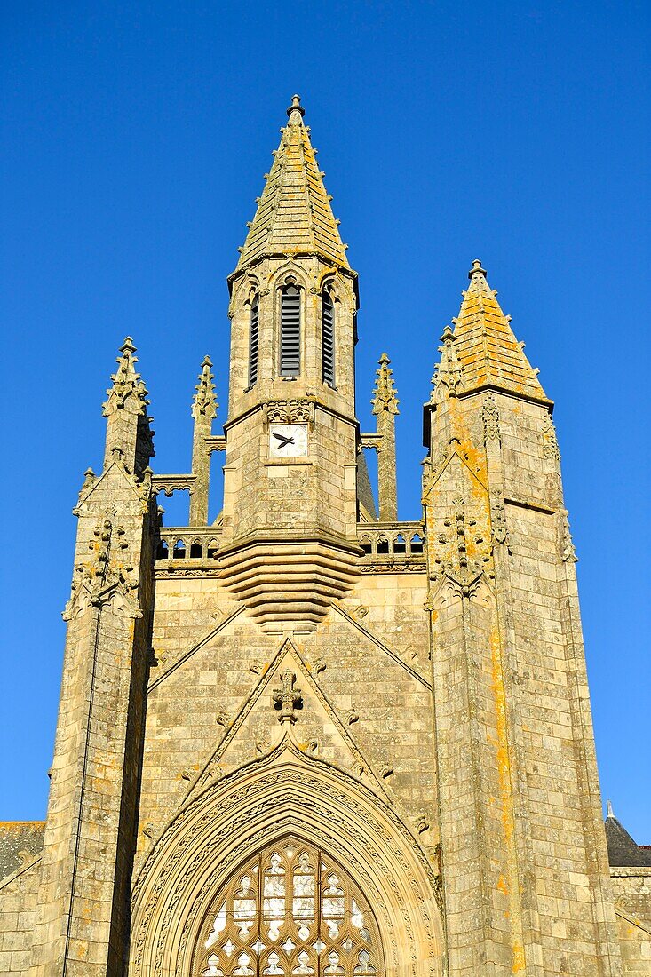 Frankreich, Loire Atlantique, Parc Naturel Regional de la Briere (Regionaler Naturpark Briere), Presqu'ile de Guerande (Halbinsel Guerande), Guerande, mittelalterliche Stadt, Stiftskirche von Saint Aubin