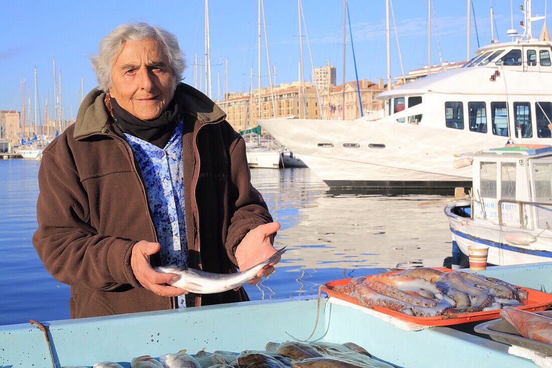 France, Bouches du Rhone, Marseille, Vieux Port, fish market, fishmonger