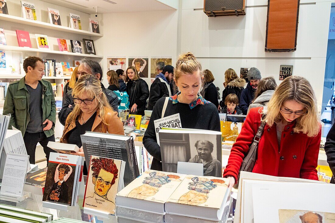 Frankreich, Paris, Bois de Boulogne, die Louis-Vuitton-Stiftung des Architekten Frank Gehry, die Boutique-Buchhandlung