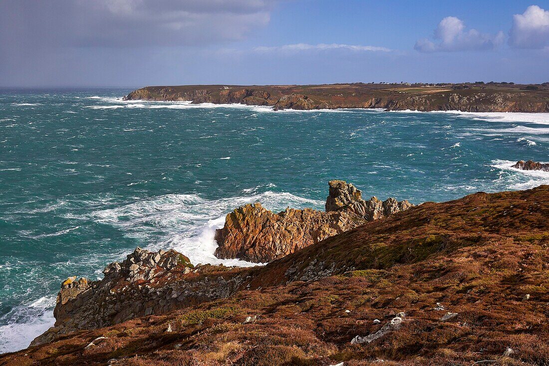 France, Finistère, Iroise sea, Cap Sizun, Plogoff, Baie des Trépassés and Pointe du Van seen from the Pointe du Raz