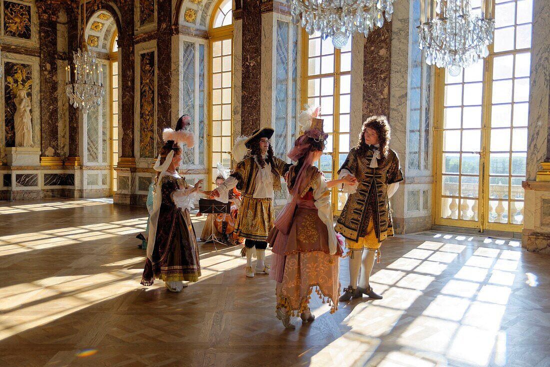 Frankreich, Yvelines, Schloss Versailles, von der UNESCO zum Weltkulturerbe erklärt Der Spiegelsaal