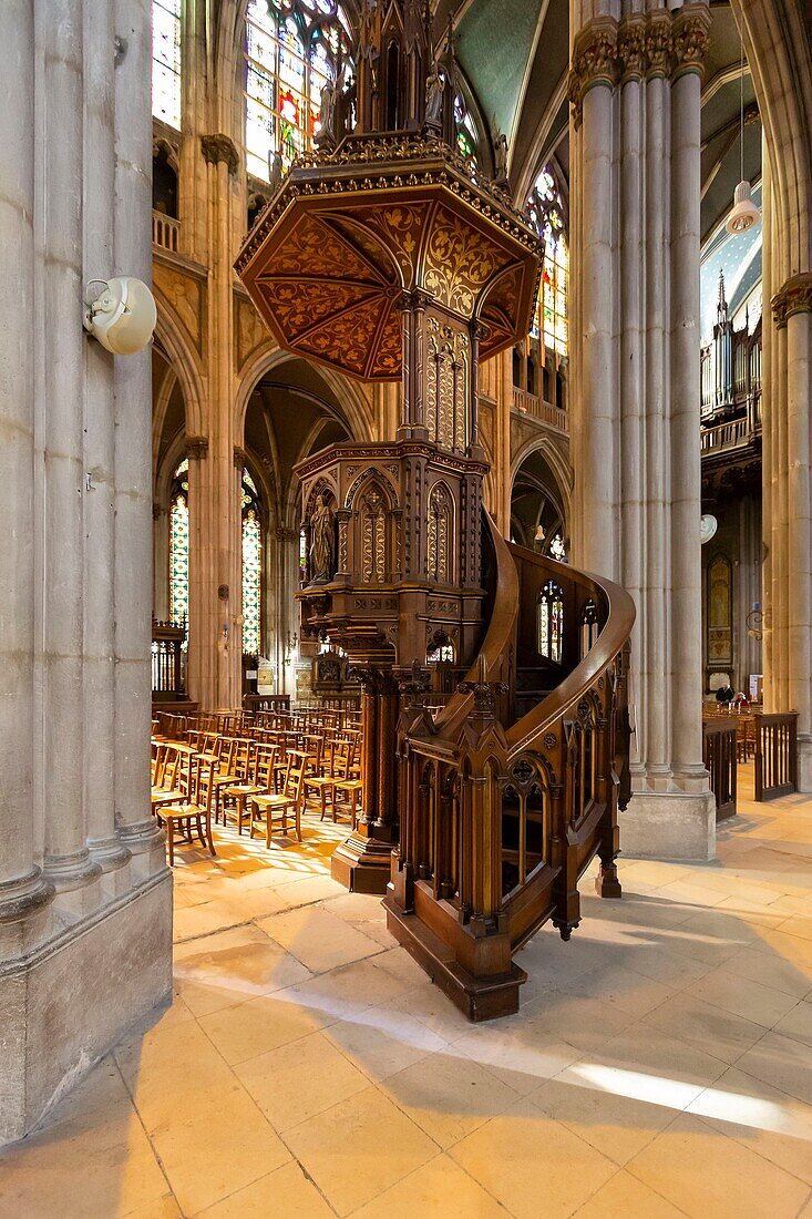 France, Meurthe et Moselle, Nancy, Neo Gothic Saint Epvre of Nancy basilica built during the 19th century of stones from Euville, the pulpit