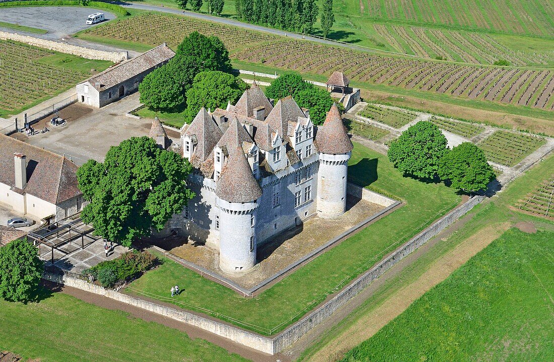 Frankreich, Dordogne, Purple Perigord, das Schloss von Monbazillac, wo ein berühmter Süßwein hergestellt wird (Luftaufnahme)
