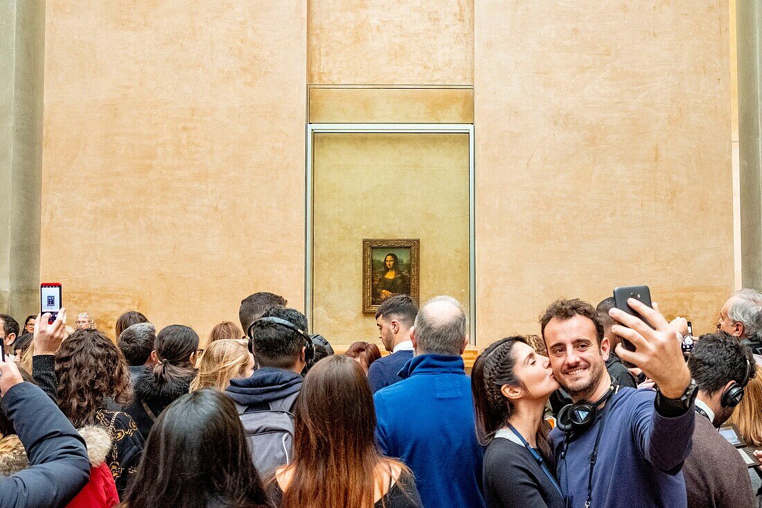 France, Paris, the Louvre Museum, crowd in front of Leonardo da Vinci's painting of the Mona Lisa