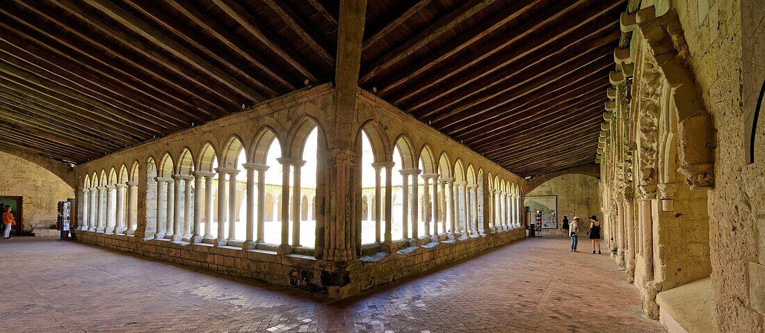 Frankreich, Gironde, Saint Emilion, von der UNESCO zum Weltkulturerbe erklärt, die mittelalterliche Stadt, Stiftskirche aus dem 12.