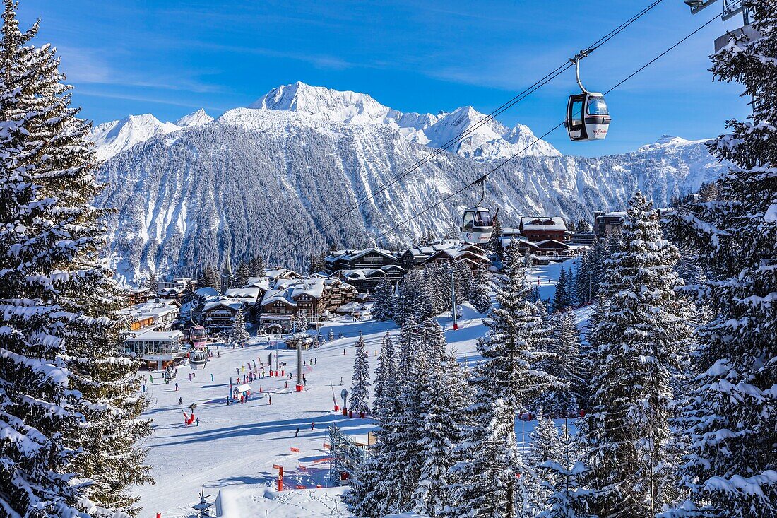 Frankreich, Savoyen, Courchevel, la Croisette, überragt von Le Grand Bec (3398 m) und Dent du Villard (2284 m), Massiv der Vanoise, Tarentaise-Tal