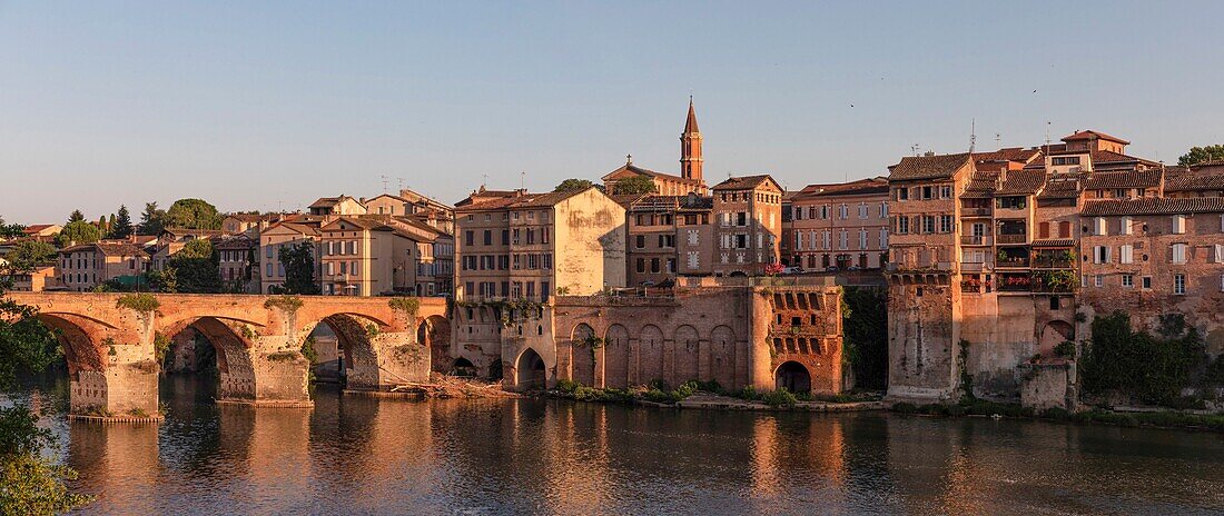 France, Tarn, Albi, listed as World Heritage by UNESCO, La Madeleine district and the Tarn river
