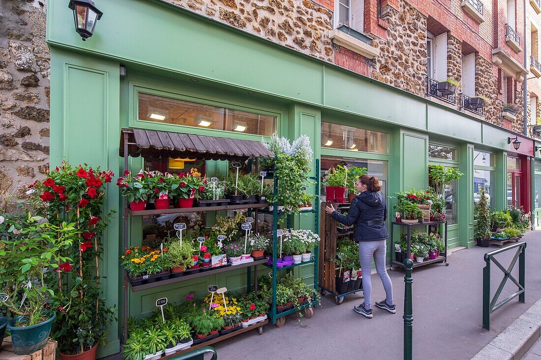 France, Hauts de Seine, Puteaux, Cartault street, florist