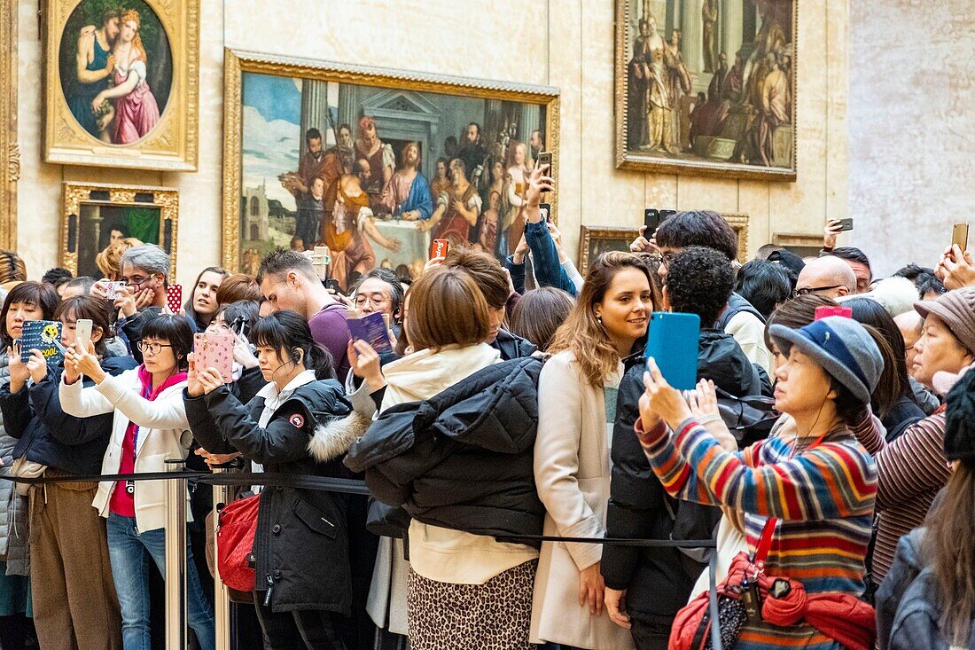 France, Paris, the Louvre Museum, crowd in front of Leonardo da Vinci's painting of the Mona Lisa