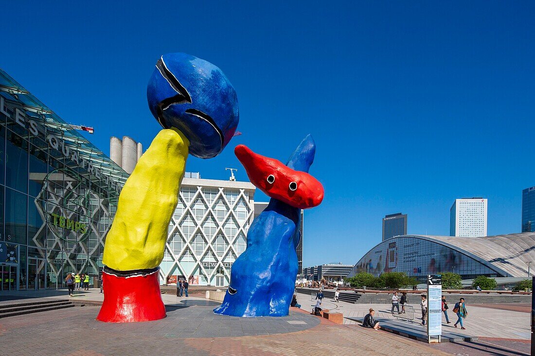 France, Hauts de Seine, Esplanade of La Defense, Deux personnages fantastiques (Two Fantastic Characters) sculpture by Miro