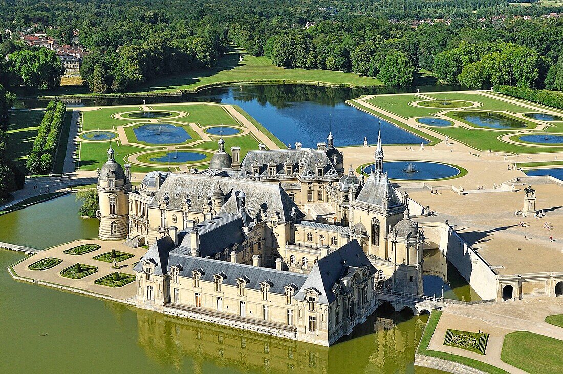 Frankreich, Oise, das Schloss von Chantilly und sein Garten von Andre Le Notre (Luftaufnahme)
