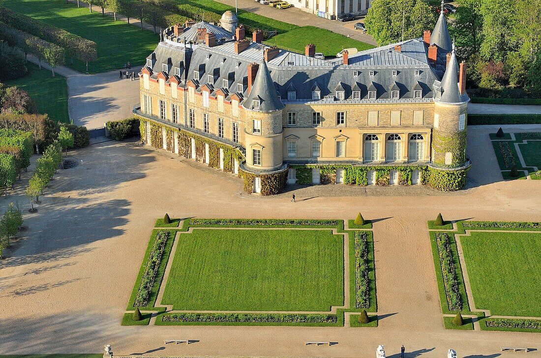 Frankreich, Yvelines, Rambouillet, das Schloss (Luftaufnahme)