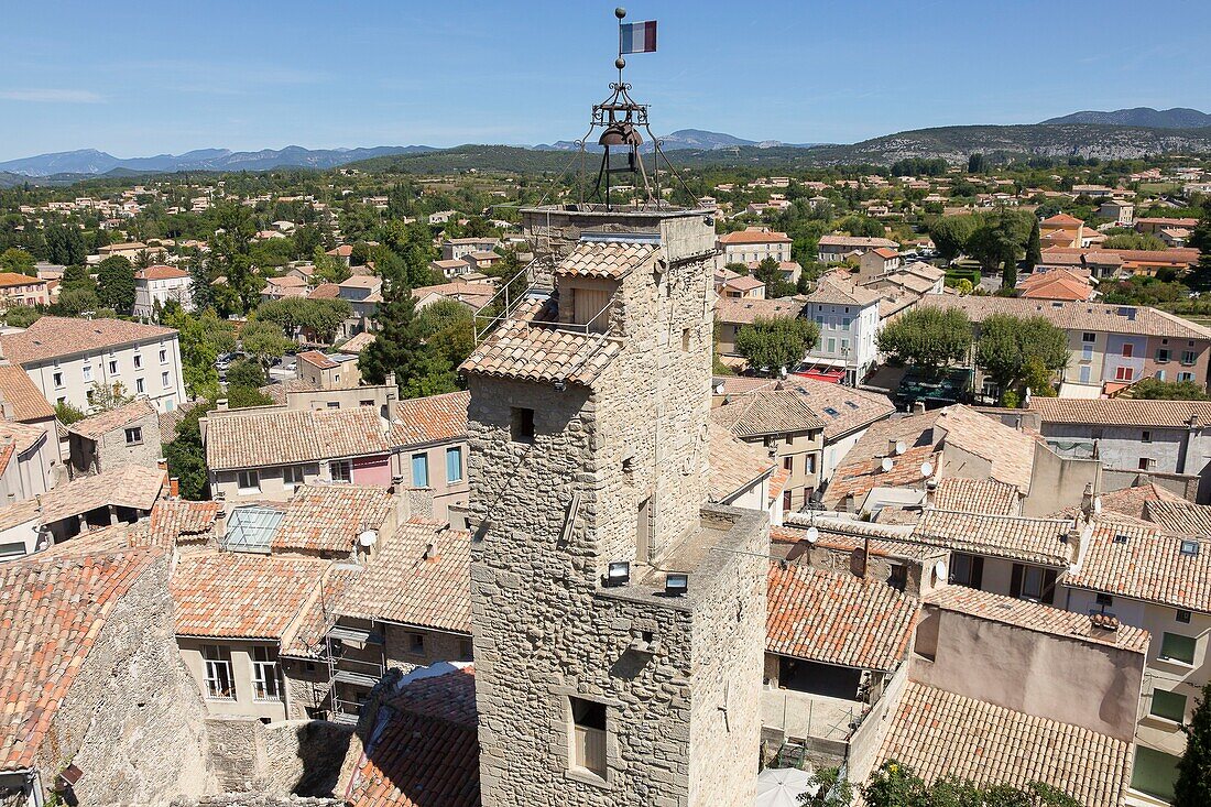 Frankreich, Vaucluse, Malaucène, Blick auf Malaucène und seinen Glockenturm