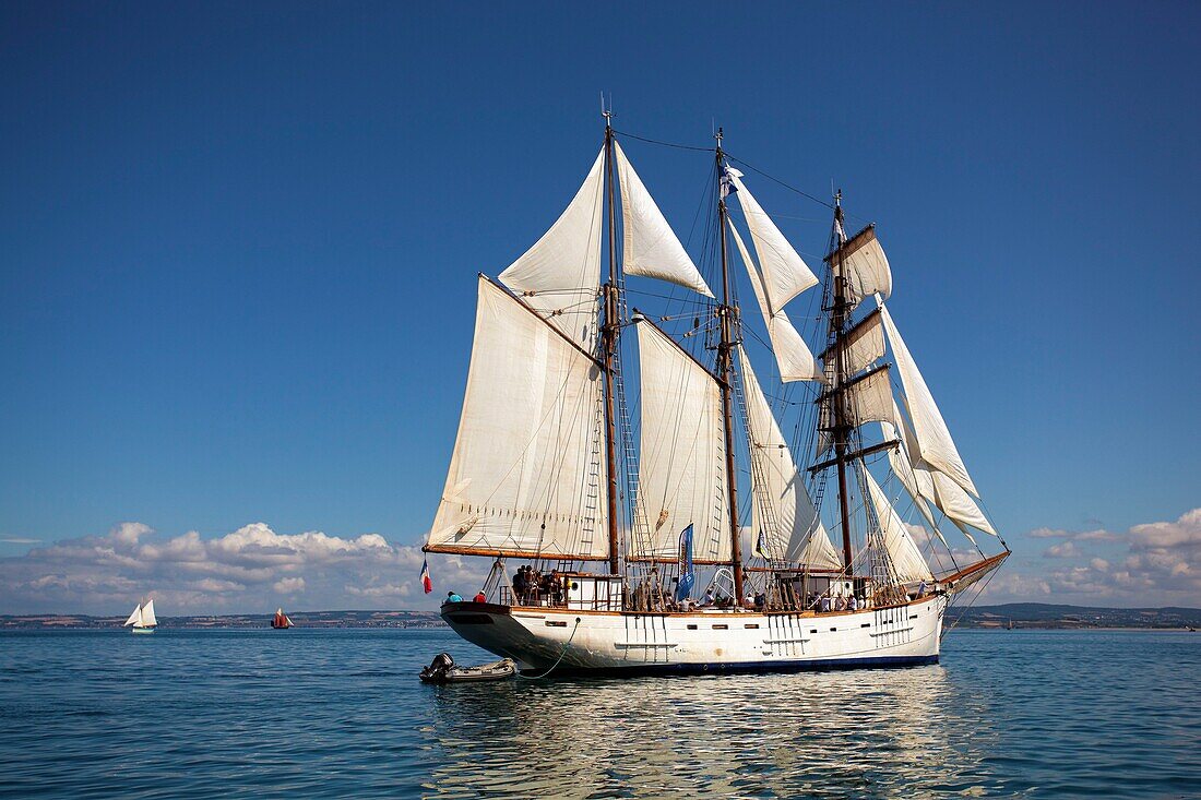 Frankreich, Finistere, Douarnenez, Festival Maritime Temps Fête, Marité, traditionelles Segelboot im Hafen von Rosmeur