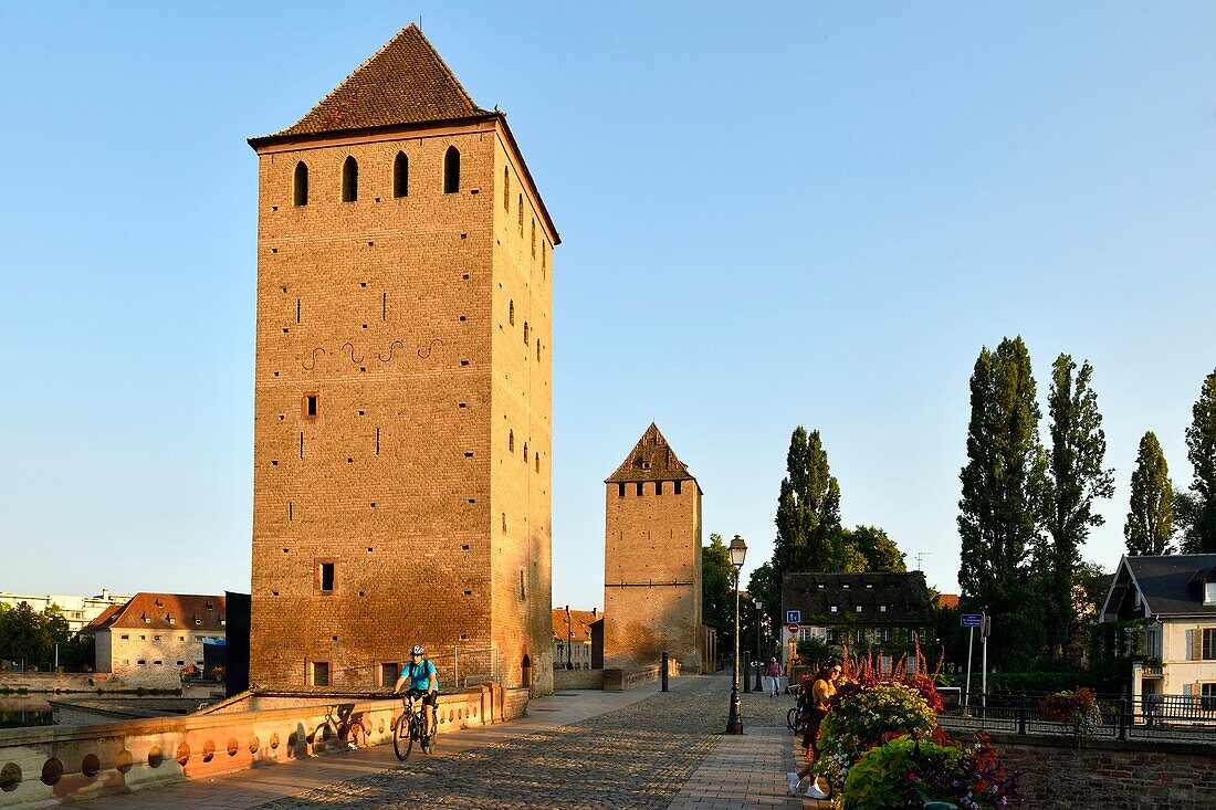 Frankreich, Bas Rhin, Straßburg, Altstadt, die von der UNESCO zum Weltkulturerbe erklärt wurde, Stadtteil Petite France, die überdachten Brücken über die Ill