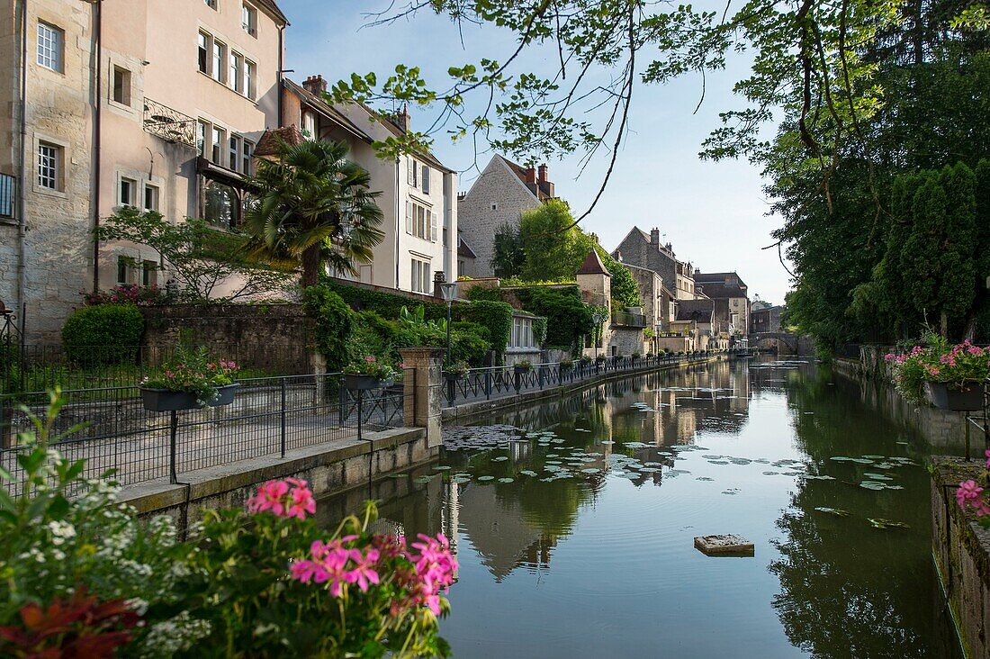 France, Jura, Dole, the canal and the quai des tanneurs