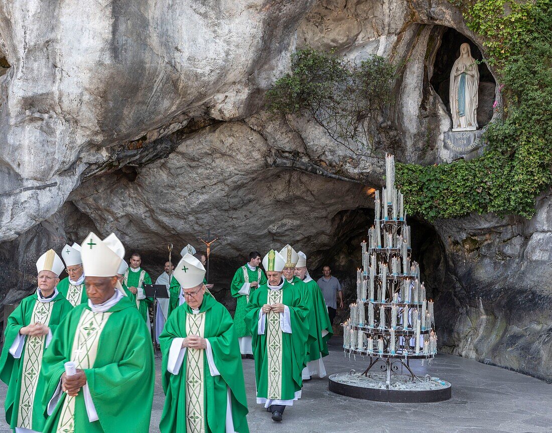 France, Hautes-Pyrenees, Lourdes, pilgrimage to Massabielle grotto