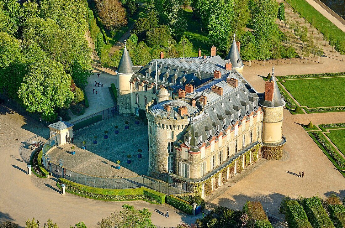 France, Yvelines, Rambouillet, the castle (aerial view)