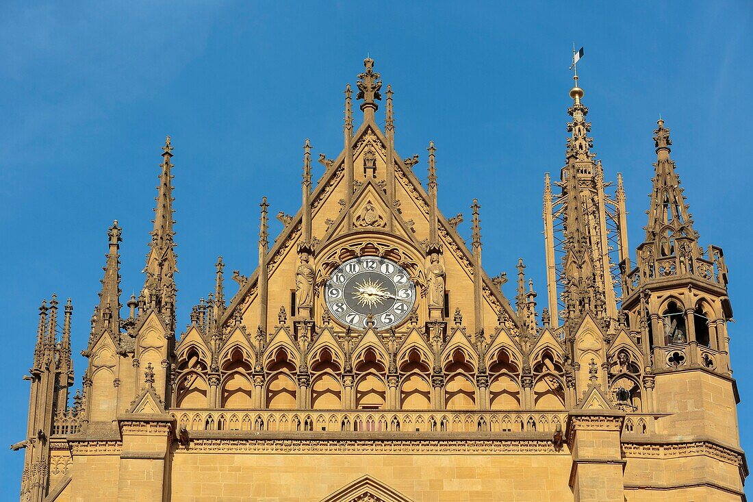 Frankreich, Moselle, Metz,Gotische Kathedrale Saint Etienne von Metz, Giebel der Westfassade über dem Hauptportal