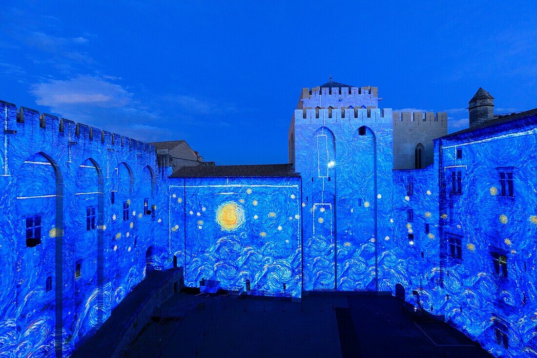 Frankreich, Vaucluse, Avignon, Palast der Päpste (XIV), von der UNESCO zum Weltkulturerbe erklärt, Helios Heritage Highlight Festival, Show Vibrations 2018